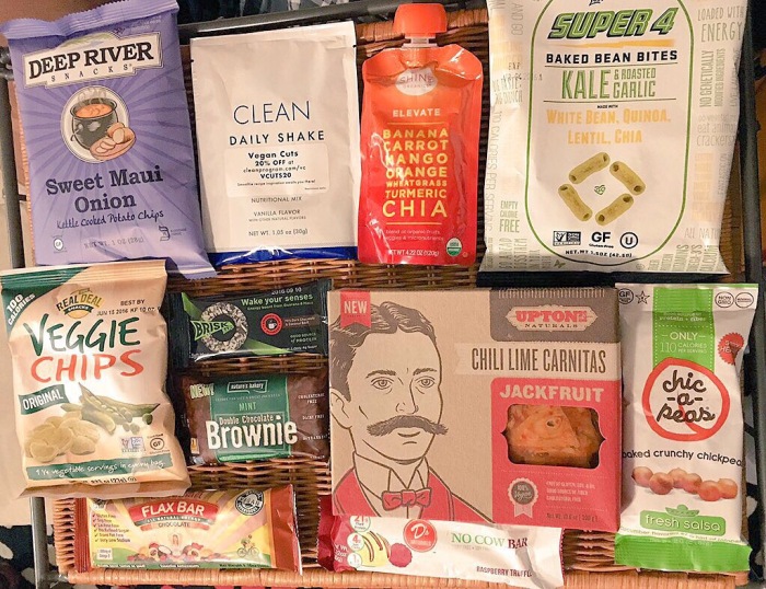 Unboxing the March 2016 Vegan Cuts Snack Box – Deep River Snacks Sweet Maui Onion Chips, Nature's Bakery Double Chocolate Mint Brownie & More 